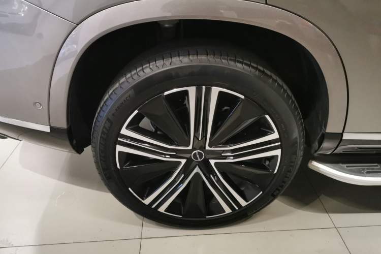 Used Roewe RX9 2023 2.0T Four-Wheel Drive Luxury Edition Right Rear Wheel Hub