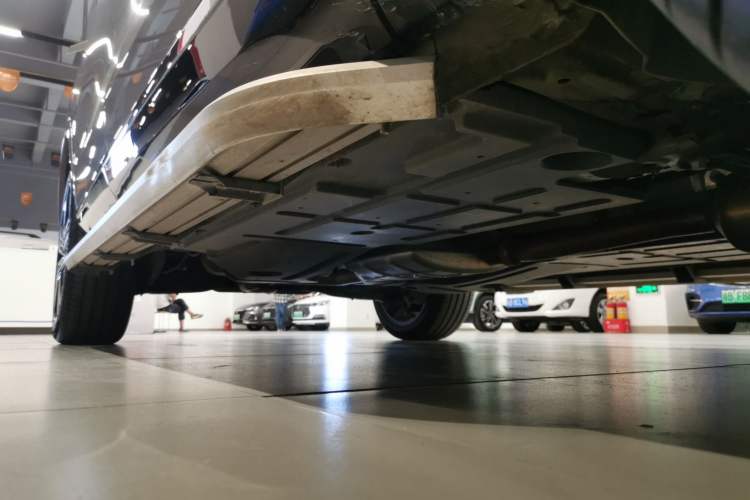 Used Roewe RX9 2023 2.0T Four-Wheel Drive Luxury Edition Right Side Sill