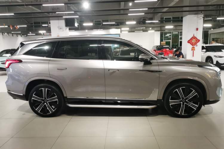 Used Roewe RX9 2023 2.0T Four-Wheel Drive Luxury Edition Right Side