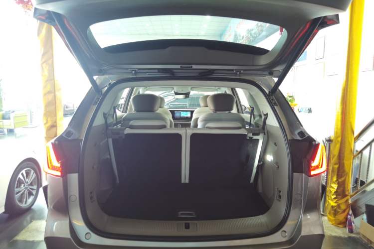 Used Roewe RX9 2023 2.0T Two-Wheel Drive Enjoyment Version Trunk
