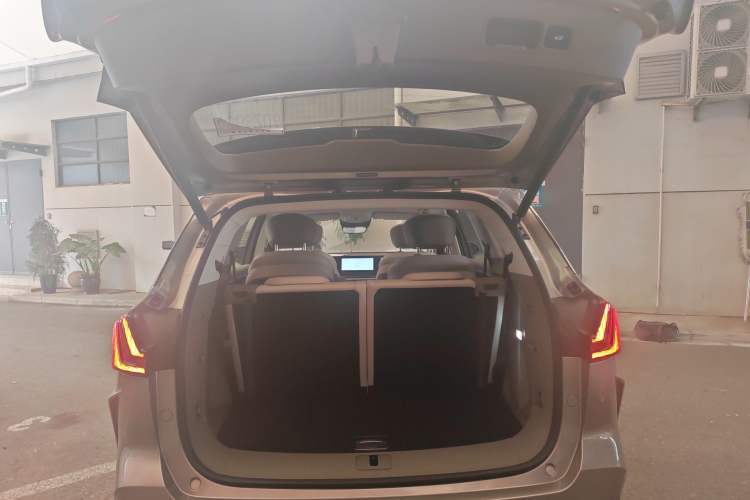 Used Roewe RX9 2023 2.0T Four-Wheel Drive Luxury Edition Trunk