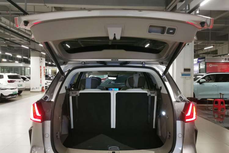 Used Roewe RX9 2023 2.0T Four-Wheel Drive Luxury Edition Trunk