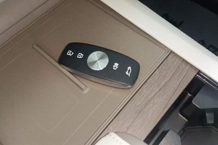 Used Roewe RX9 2023 2.0T Two-Wheel Drive Enjoyment Version Vehicle Key