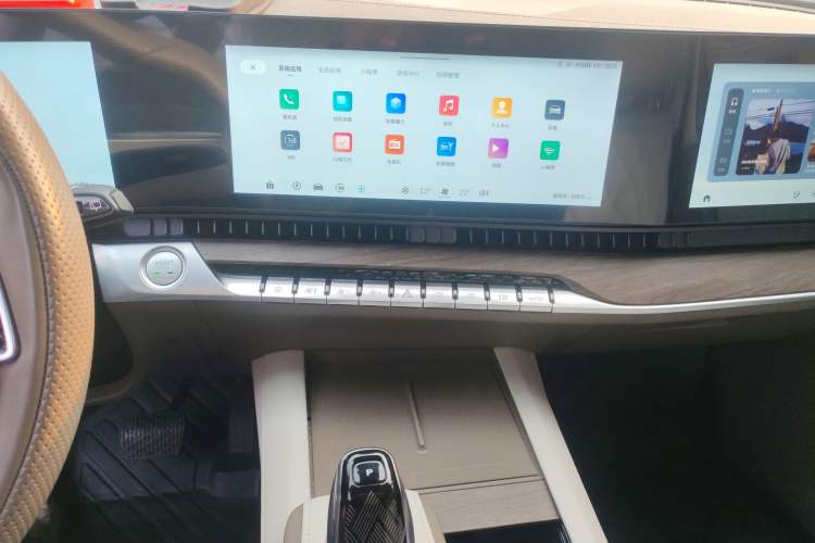 Used Roewe RX9 2023 2.0T Two-Wheel Drive Enjoyment Version Audio And AC Panel