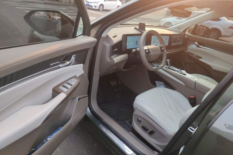 Used Roewe RX9 2023 2.0T Two-Wheel Drive Enjoyment Version Driver Seat