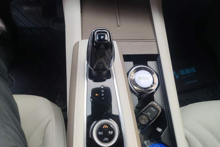 Used Roewe RX9 2023 2.0T Two-Wheel Drive Enjoyment Version Gear Lever