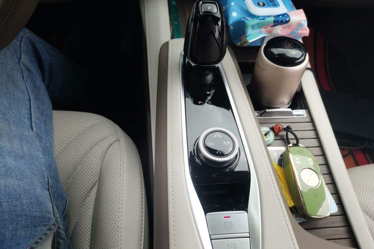 Used Roewe RX9 2023 2.0T Two-Wheel Drive Enjoyment Version Gear Lever