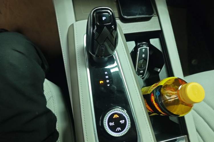 Used Roewe RX9 2023 2.0T Two-Wheel Drive Enjoyment Version Gear Lever