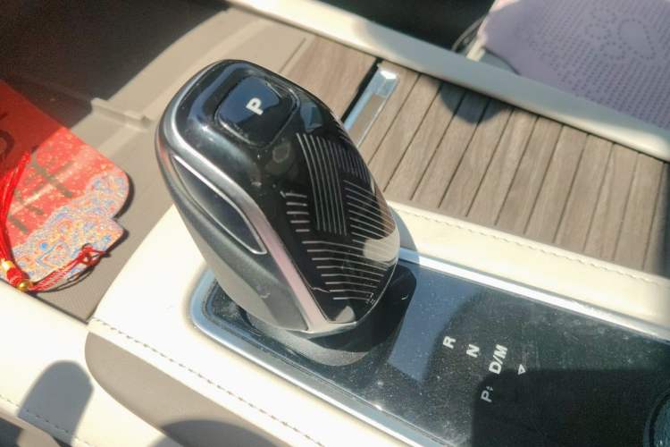 Used Roewe RX9 2023 2.0T Four-Wheel Drive Luxury Edition Gear Lever
