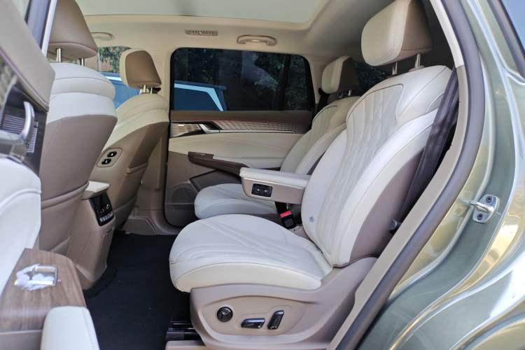 Used Roewe RX9 2023 2.0T Two-Wheel Drive Enjoyment Version Interior 1