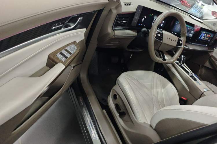 Used Roewe RX9 2023 2.0T Two-Wheel Drive Enjoyment Version Interior 3