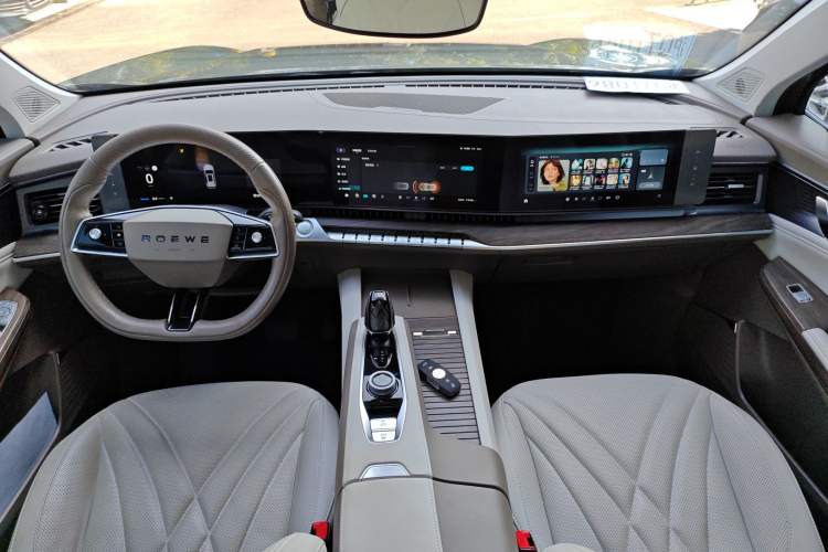 Used Roewe RX9 2023 2.0T Two-Wheel Drive Enjoyment Version Interior 3