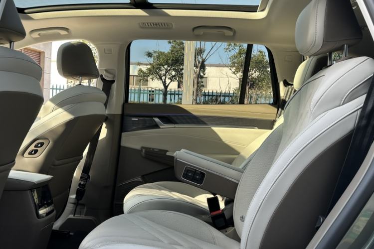 Used Roewe RX9 2023 2.0T Two-Wheel Drive Enjoyment Version Interior 3