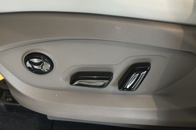 Used Roewe RX9 2023 2.0T Two-Wheel Drive Enjoyment Version Interior 7