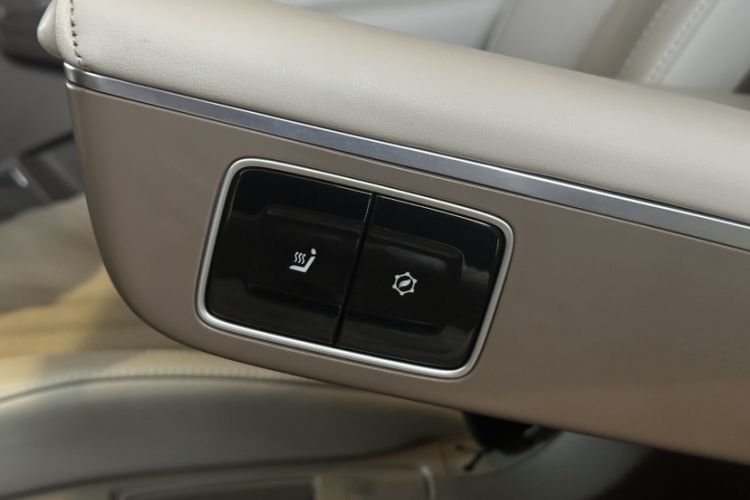 Used Roewe RX9 2023 2.0T Two-Wheel Drive Enjoyment Version Interior 9