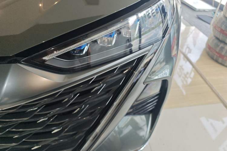 Used Roewe RX9 2023 2.0T Two-Wheel Drive Enjoyment Version Left Front Headlight