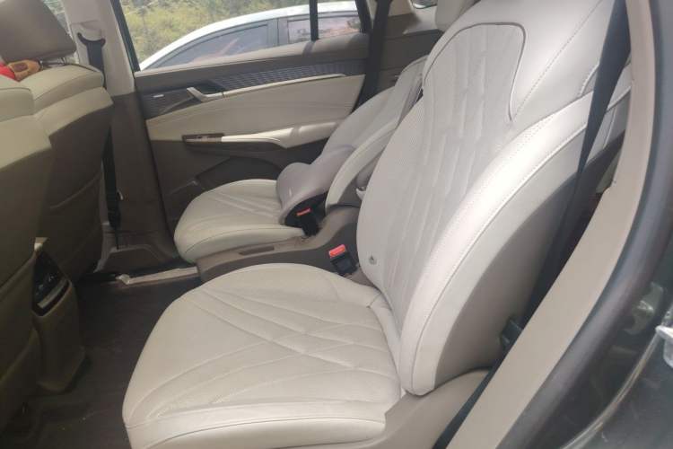 Used Roewe RX9 2023 2.0T Two-Wheel Drive Enjoyment Version Left Rear Seat