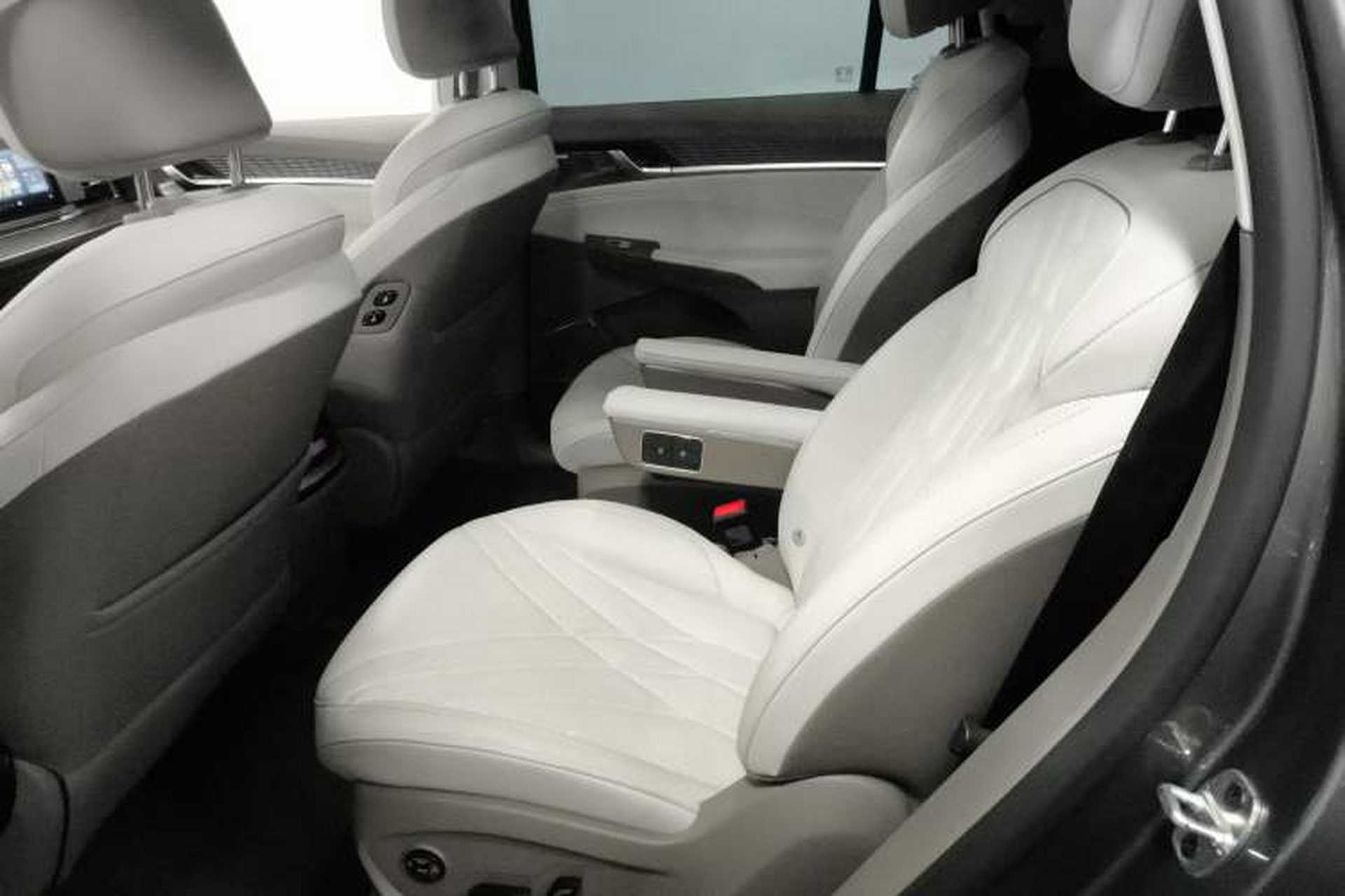 Used Roewe RX9 2023 2.0T Two-Wheel Drive Enjoyment Version Left Rear Seat