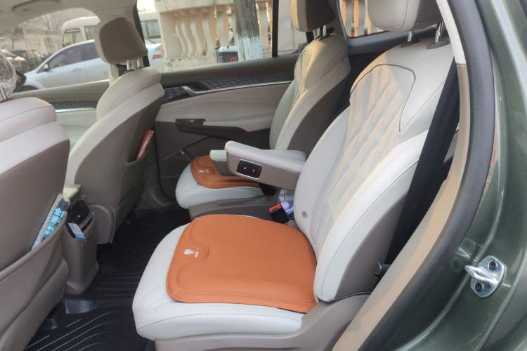 Used Roewe RX9 2023 2.0T Two-Wheel Drive Enjoyment Version Left Rear Seat