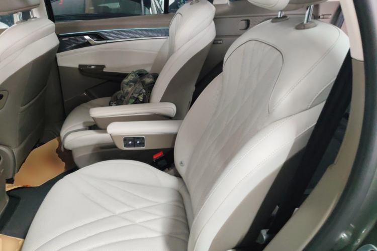 Used Roewe RX9 2023 2.0T Two-Wheel Drive Enjoyment Version Left Rear Seat