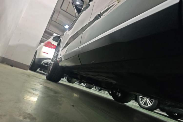 Used Roewe RX9 2023 2.0T Two-Wheel Drive Enjoyment Version Left Side Sill