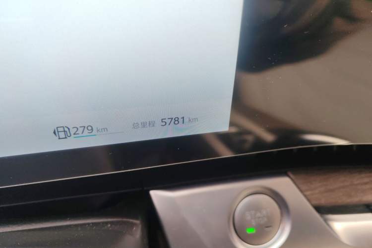 Used Roewe RX9 2023 2.0T Two-Wheel Drive Enjoyment Version Odometer Close Up