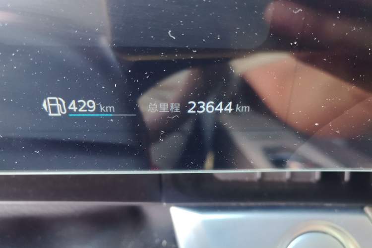 Used Roewe RX9 2023 2.0T Two-Wheel Drive Enjoyment Version Odometer Close Up