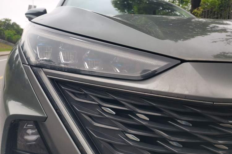 Used Roewe RX9 2023 2.0T Two-Wheel Drive Enjoyment Version Right Front Headlight