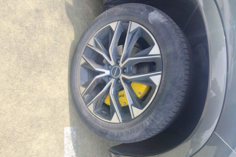Used Roewe RX9 2023 2.0T Two-Wheel Drive Enjoyment Version Right Front Wheel Hub