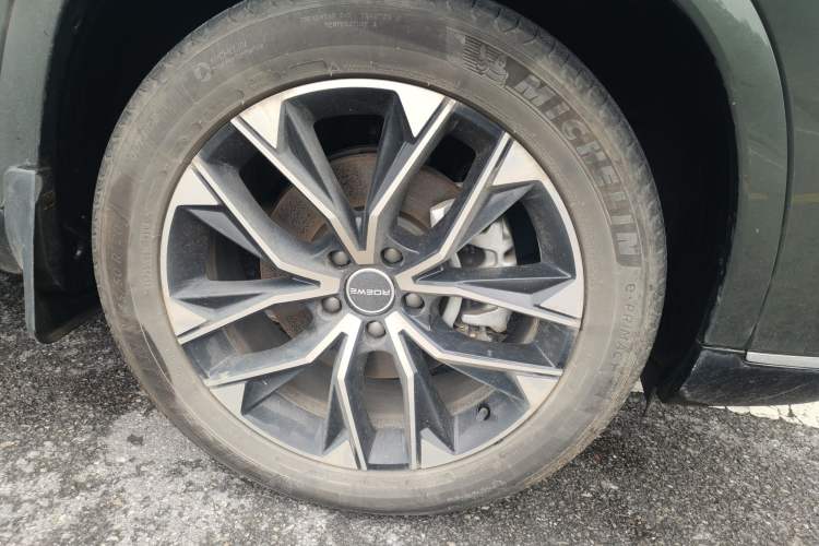 Used Roewe RX9 2023 2.0T Two-Wheel Drive Enjoyment Version Right Front Wheel Hub