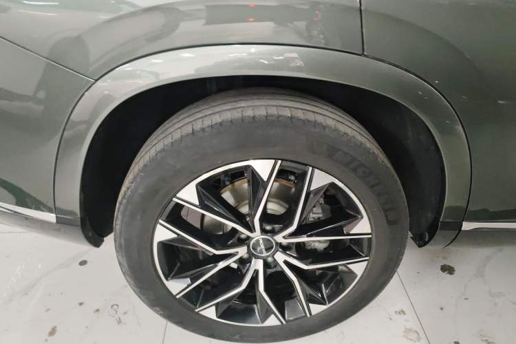 Used Roewe RX9 2023 2.0T Two-Wheel Drive Enjoyment Version Right Rear Wheel Hub