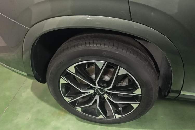 Used Roewe RX9 2023 2.0T Two-Wheel Drive Enjoyment Version Right Rear Wheel Hub