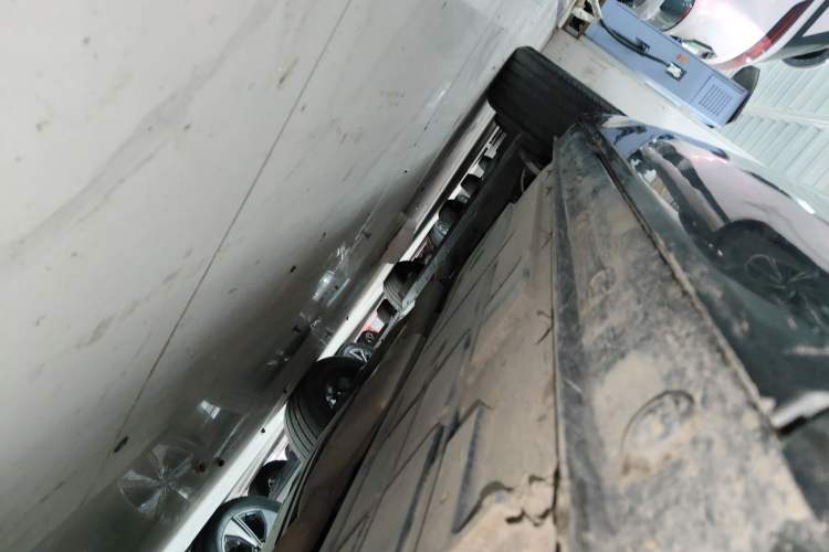 Used Roewe RX9 2023 2.0T Two-Wheel Drive Enjoyment Version Right Side Sill
