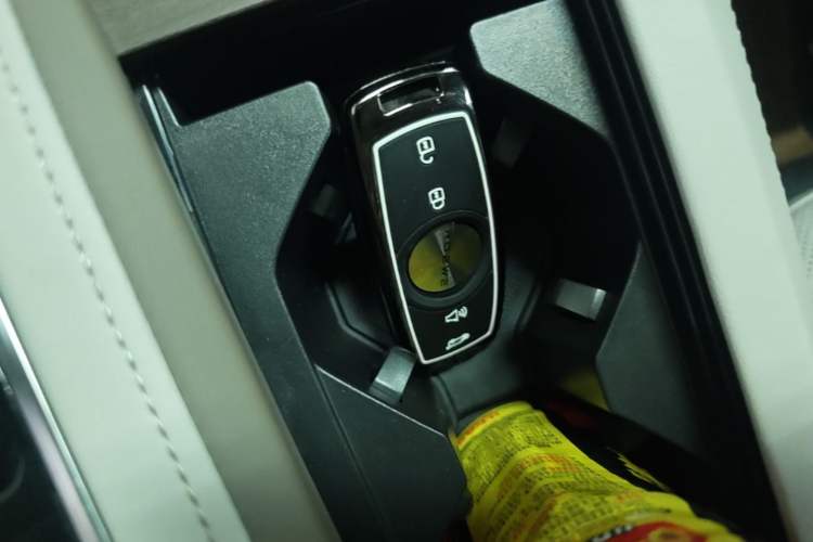 Used Roewe RX9 2023 2.0T Two-Wheel Drive Enjoyment Version Vehicle Key