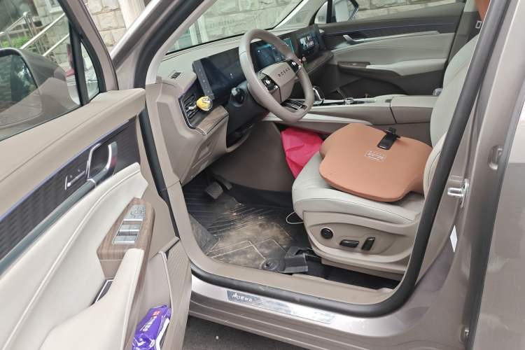 Used Roewe RX9 2023 2.0T Two-Wheel Drive Enjoyment Version Driver Seat