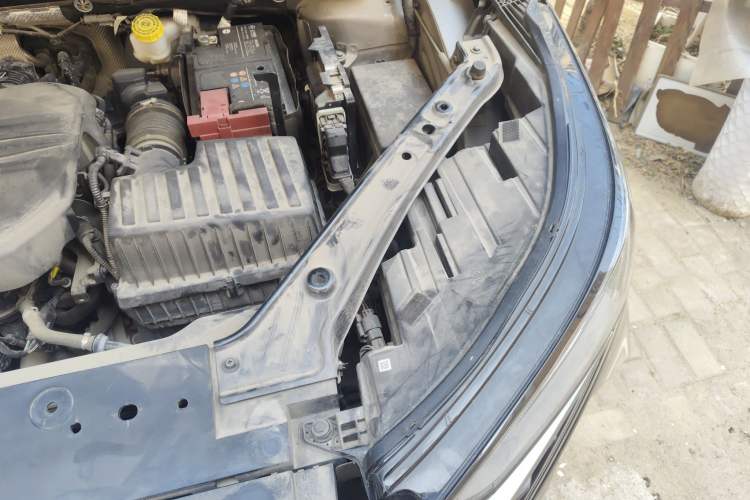 Used Roewe RX9 2023 2.0T Four-Wheel Drive Luxury Edition Engine Bay Left