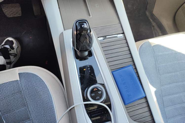 Used Roewe RX9 2023 2.0T Two-Wheel Drive Enjoyment Version Gear Lever