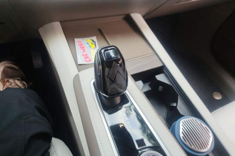 Used Roewe RX9 2023 2.0T Two-Wheel Drive Enjoyment Version Gear Lever