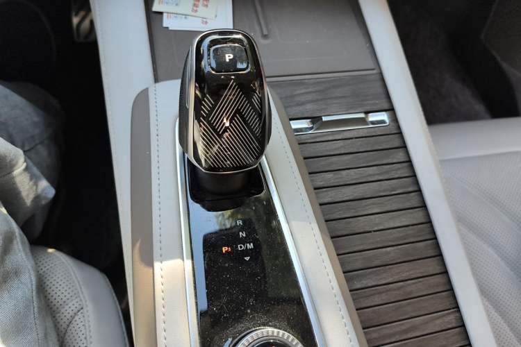 Used Roewe RX9 2023 2.0T Four-Wheel Drive Luxury Edition Gear Lever