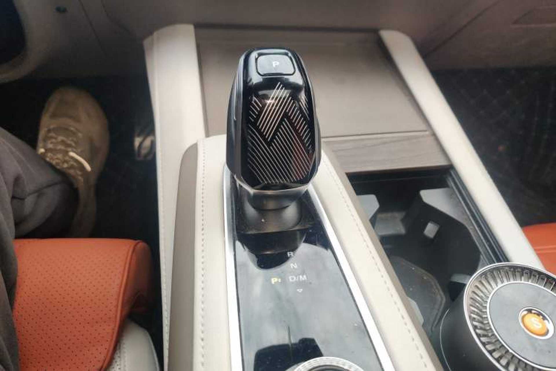 Used Roewe RX9 2023 2.0T Four-Wheel Drive Luxury Edition Gear Lever