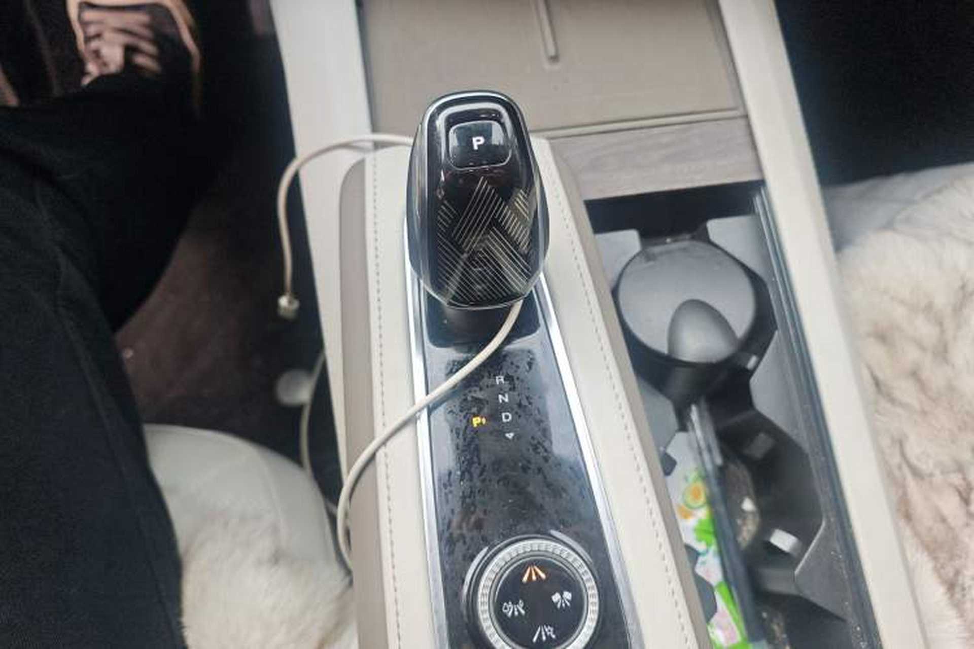Used Roewe RX9 2023 2.0T Two-Wheel Drive Enjoyment Version Gear Lever