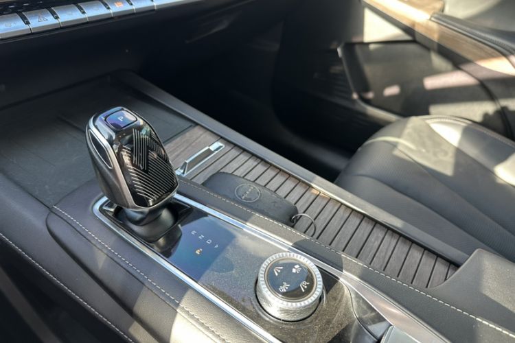 Used Roewe RX9 2023 2.0T Two-Wheel Drive Enjoyment Version Gear Lever