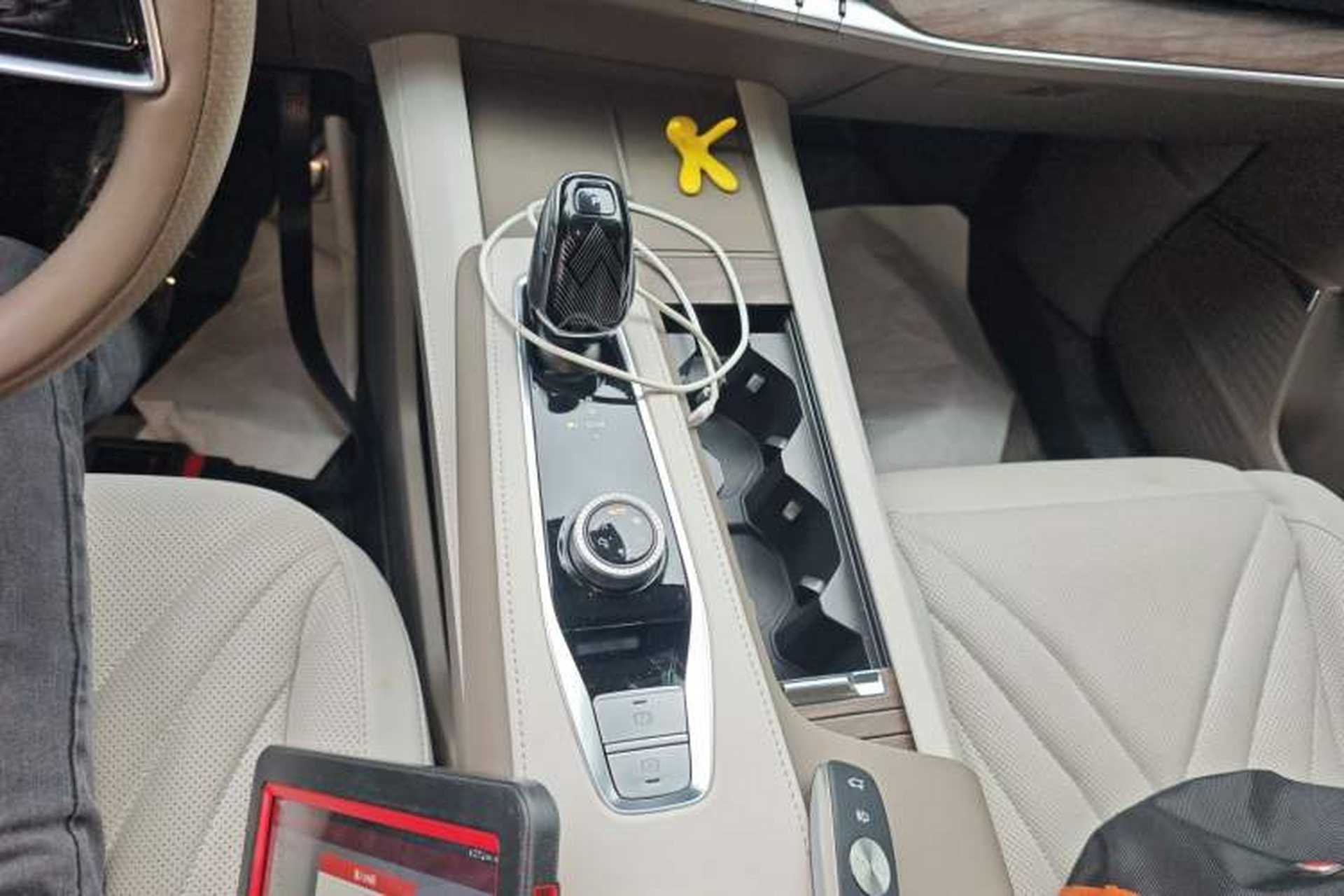 Used Roewe RX9 2023 2.0T Four-Wheel Drive Luxury Edition Gear Lever