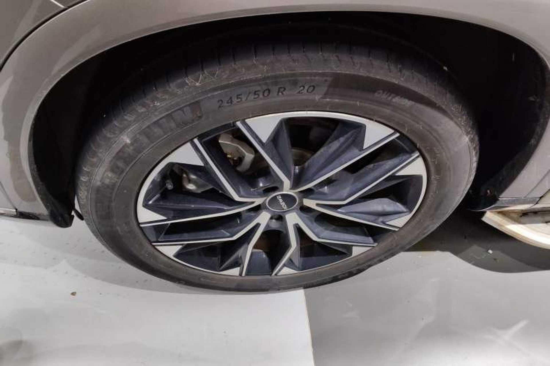 Used Roewe RX9 2023 2.0T Two-Wheel Drive Enjoyment Version Left Front Wheel Hub