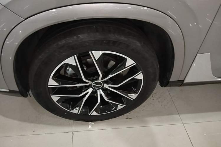 Used Roewe RX9 2023 2.0T Two-Wheel Drive Enjoyment Version Left Front Wheel Hub