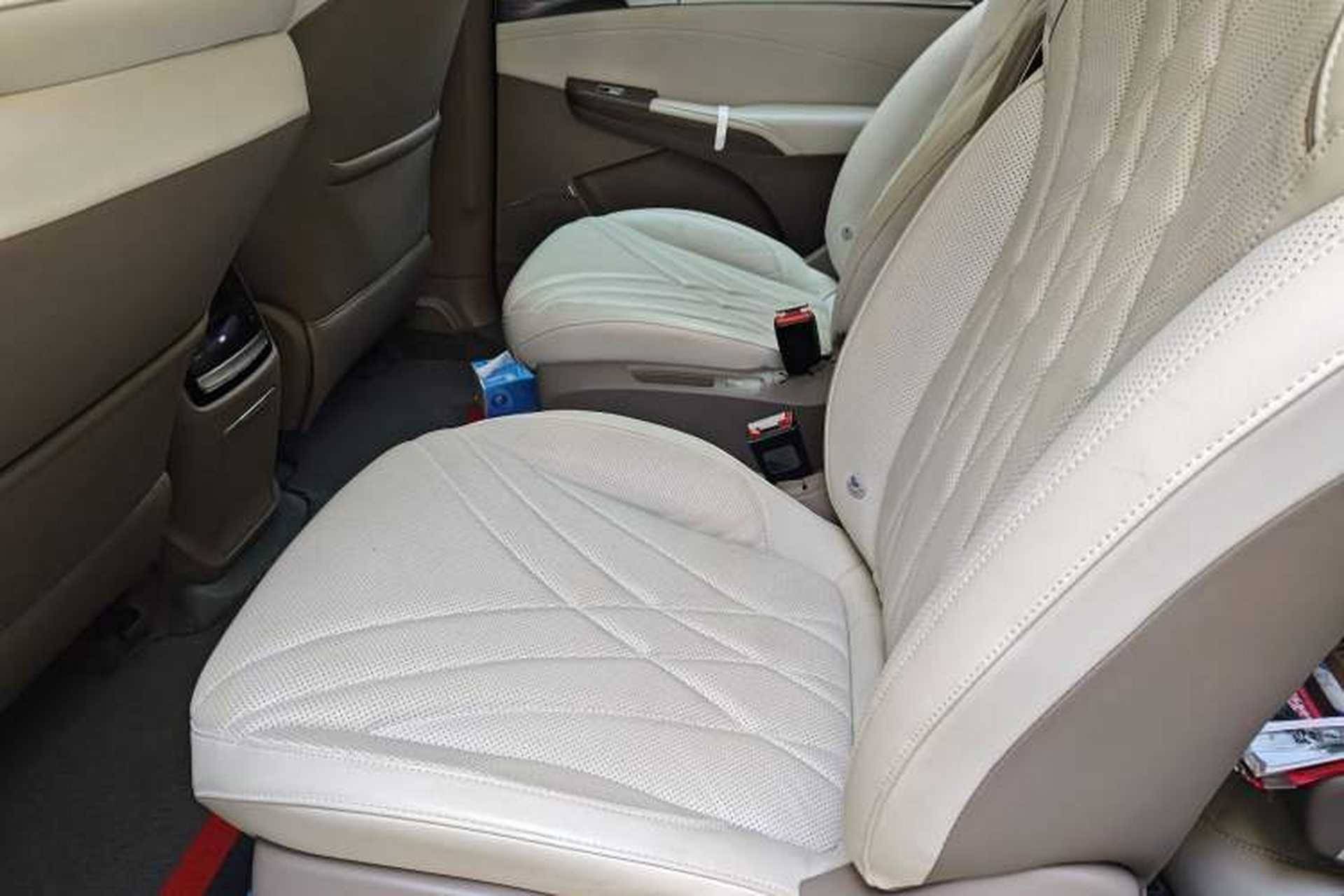 Used Roewe RX9 2023 2.0T Two-Wheel Drive Enjoyment Version Left Rear Seat