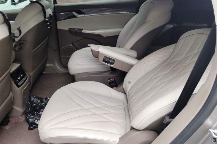 Used Roewe RX9 2023 2.0T Two-Wheel Drive Enjoyment Version Left Rear Seat