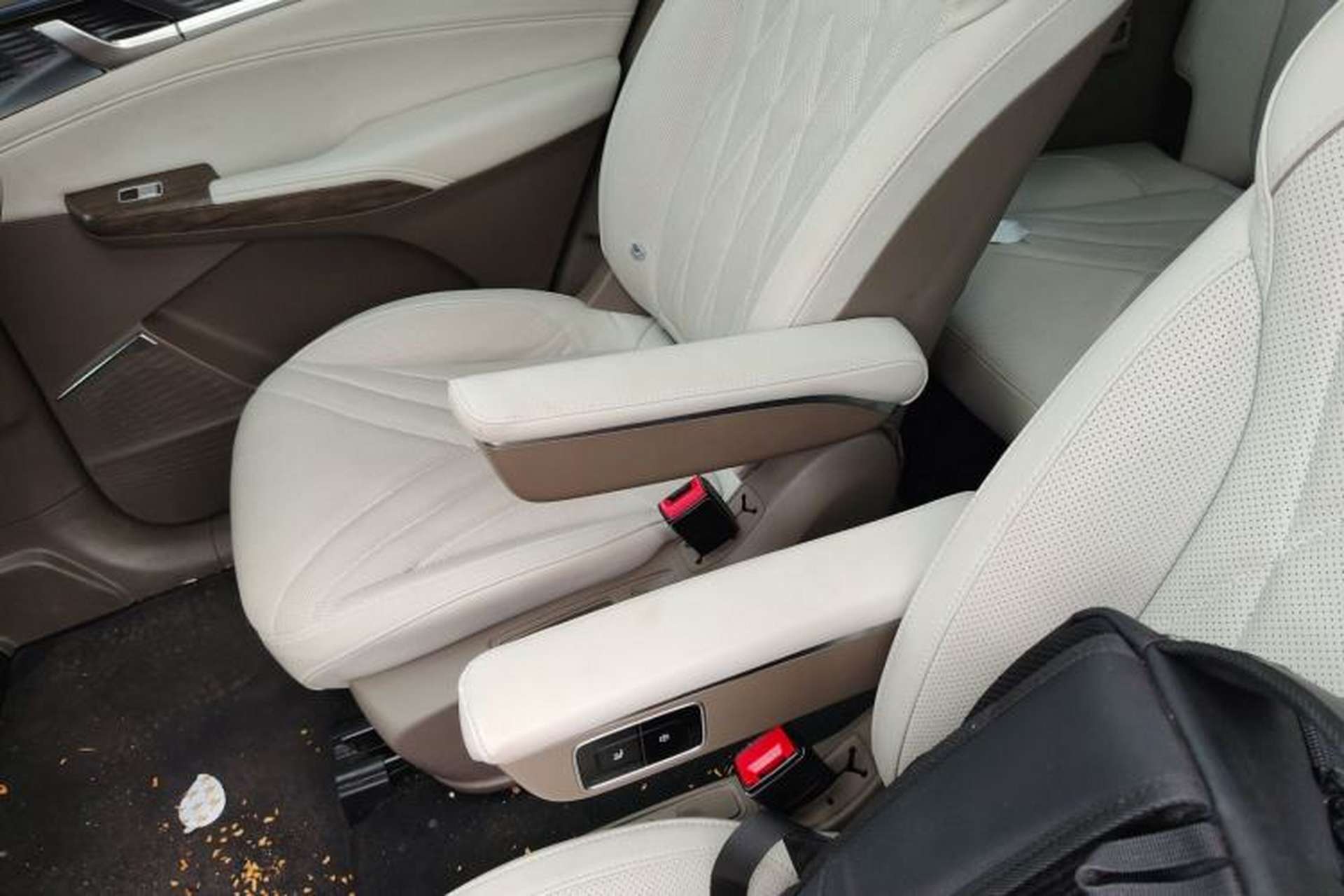Used Roewe RX9 2023 2.0T All-Wheel-Drive Luxury Edition Left Rear Seat