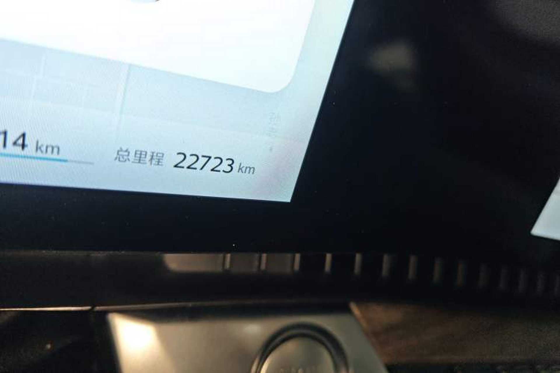 Used Roewe RX9 2023 2.0T Two-Wheel Drive Enjoyment Version Odometer Close Up