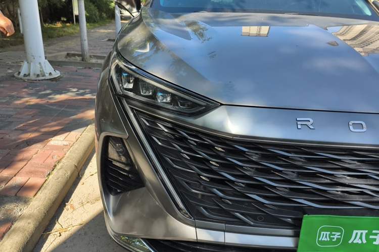 Used Roewe RX9 2023 2.0T Four-Wheel Drive Luxury Edition Right Front Headlight